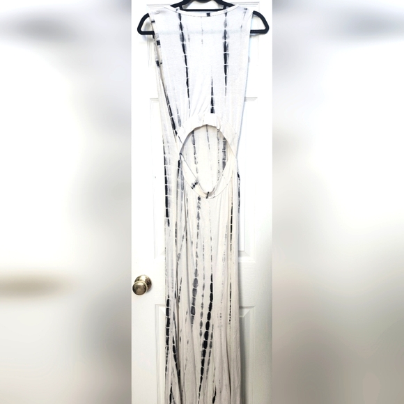 Maxi Dress with Black and White Tie Dye - Picture 2 of 2